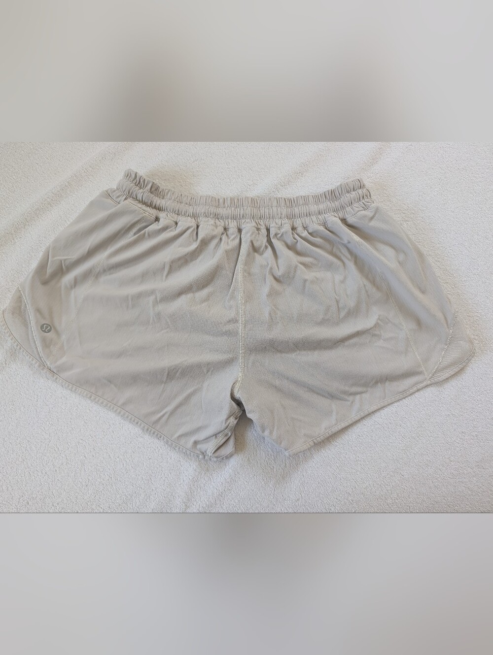Lululemon Hotty Hot High-rised Lined Shorts - Sz 10 Light Grey - Picture 2 of 5